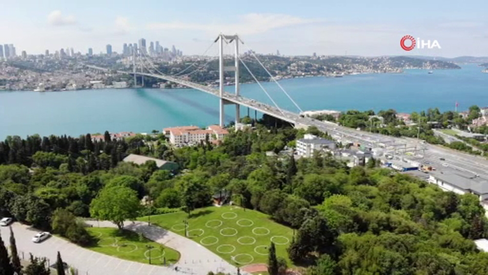 Nakkaştepe Millet Bahçesinde çemberli sosyal mesafeli dönem başladı