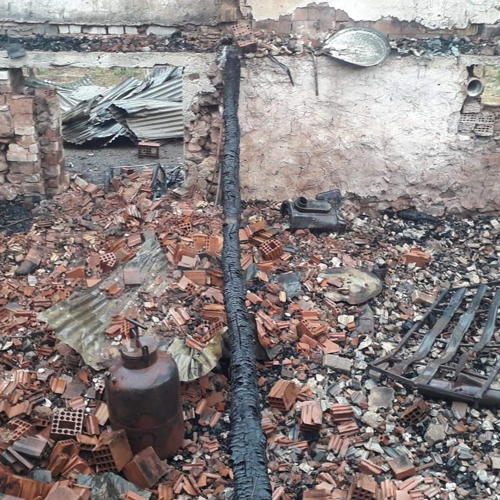 Nallıhan’da çıkan yangında 1 ev kül oldu