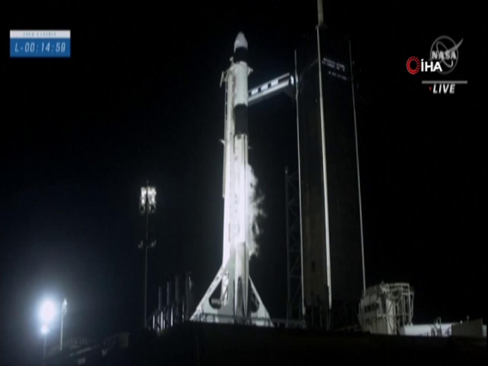 NASA, SpaceX roketi ile 4 astronotu uzaya fırlattı