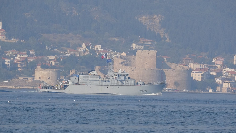 NATO savaş gemileri peş peşe Çanakkale Boğazı’ndan geçti
