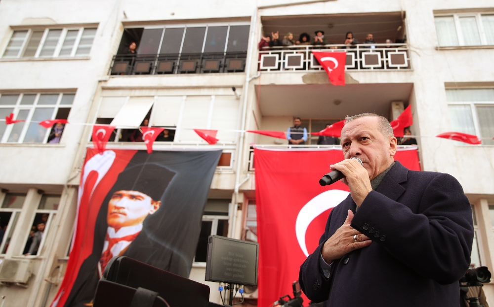 “Ne hizmet ediyorlar, ne de hizmet edilmesine müsaade ediyorlar