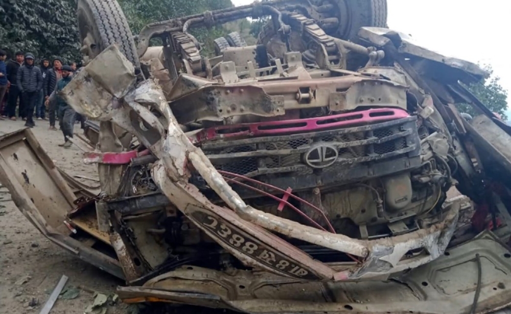 Nepalde Otobüs Şarampole Yuvarlandı: 14 Ölü, 16 Yaralı