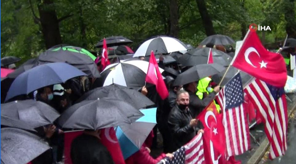 New York’ta Fransız Konsolosluğu önünde Macron karşıtı protesto