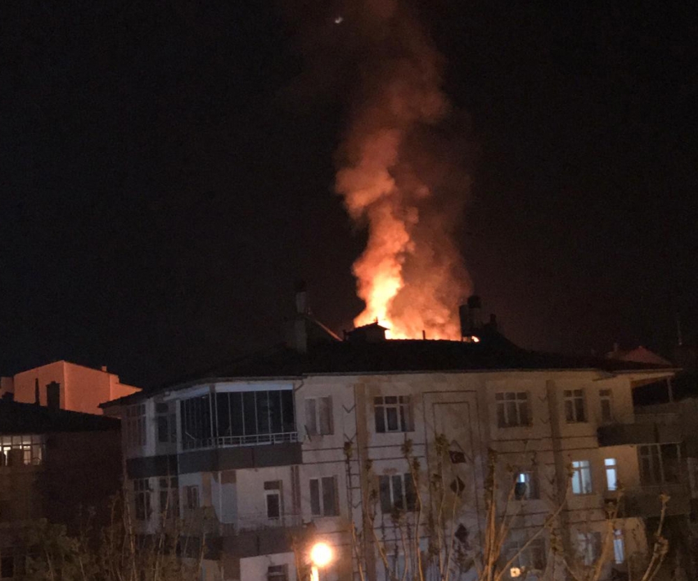 Niğde’de çatı yangını korkuttu