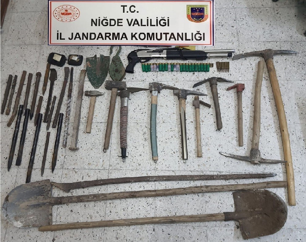 Niğde’de define arayan 8 kişi yakalandı
