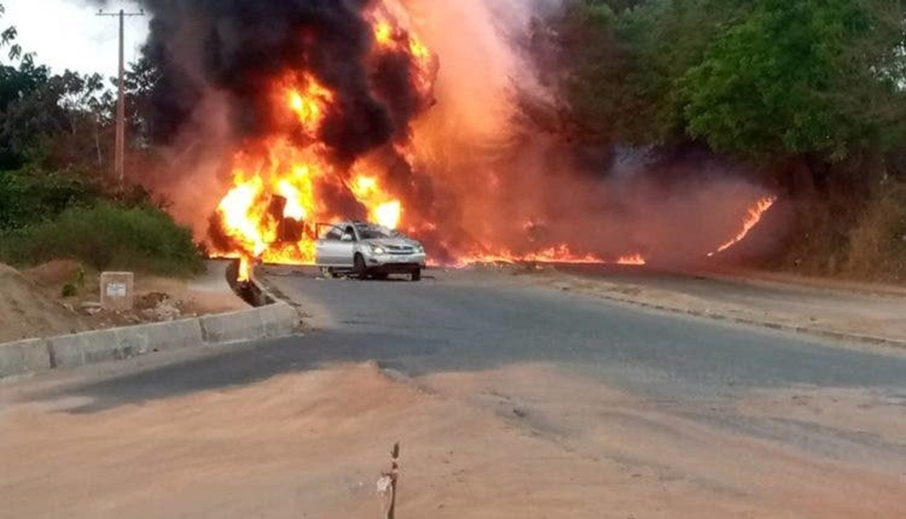 Nijerya’da petrol tankeri patladı: 3 ölü