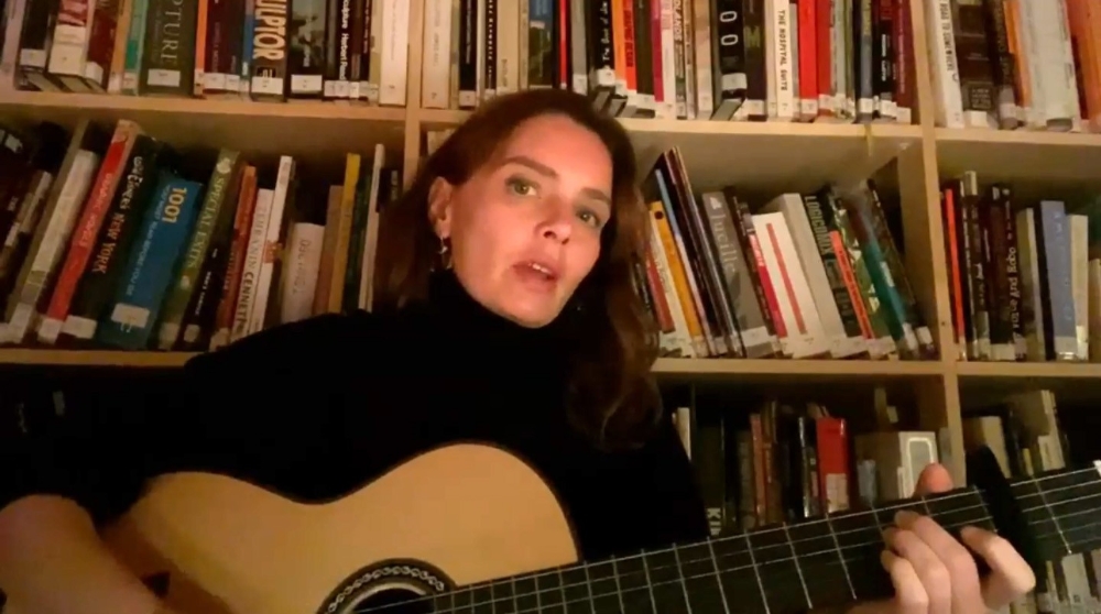 Nil Karaibrahimgil’den karantina şarkısı