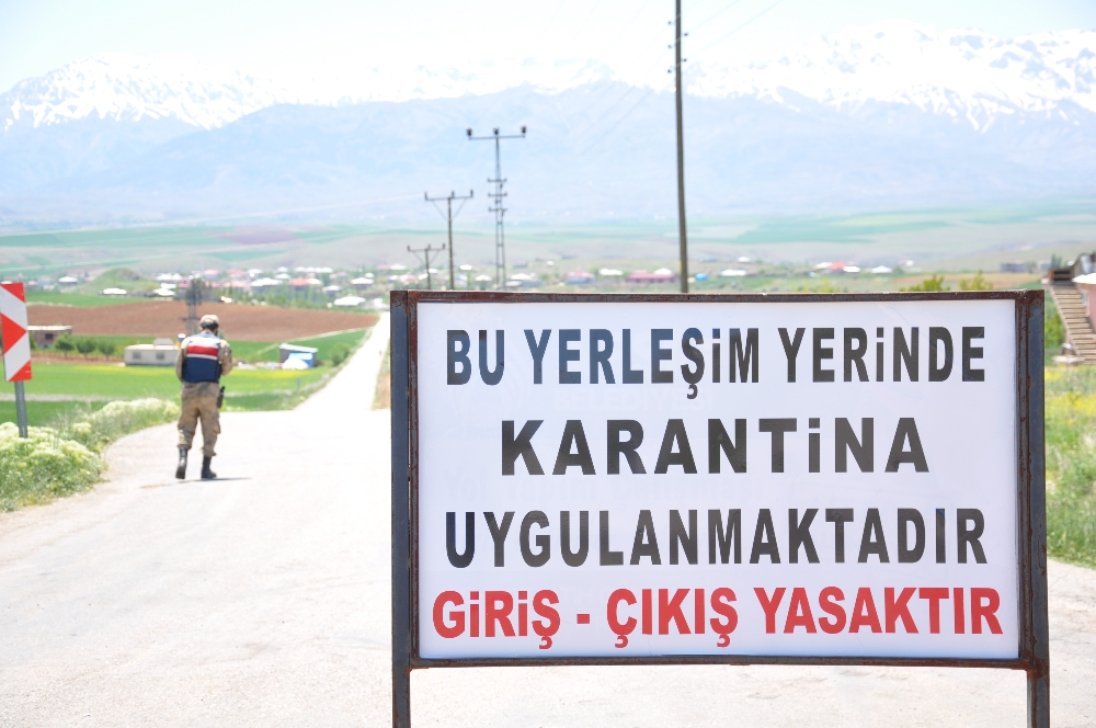 Nişan töreninin ardından 50 kişi virüse yakalandı