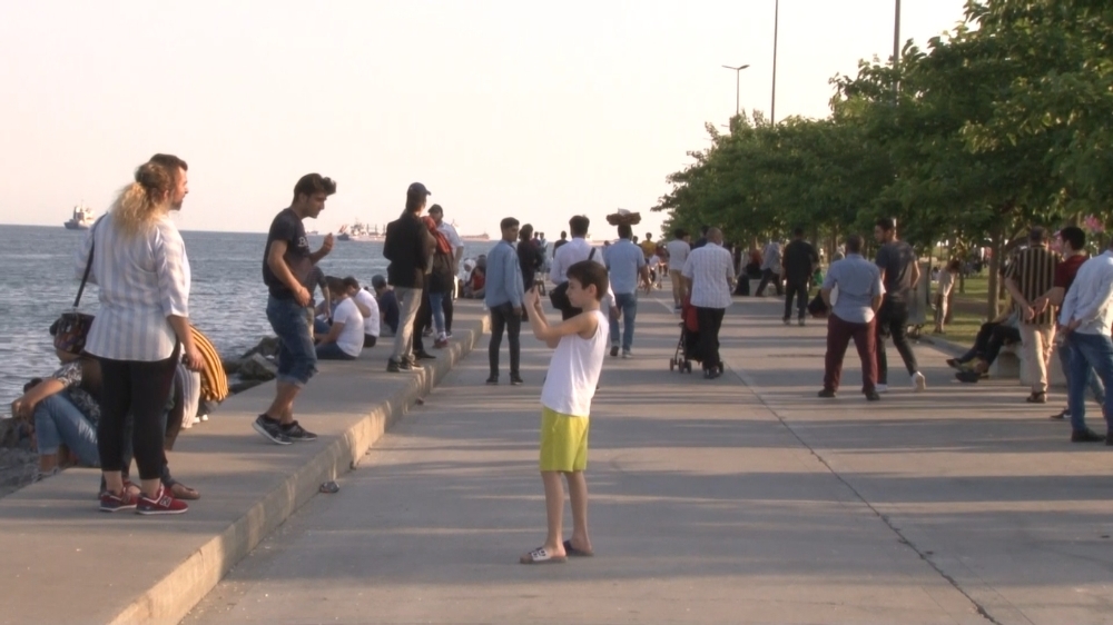 Normalleşme süreci ile birlikte sahil ve piknik alanları doldu taştı