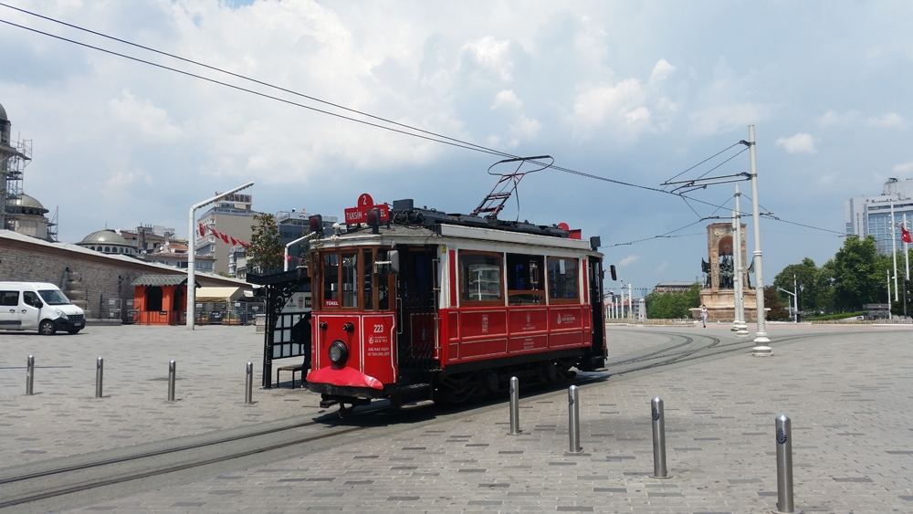 Nostaljik tramvayın sessiz yolculuğu