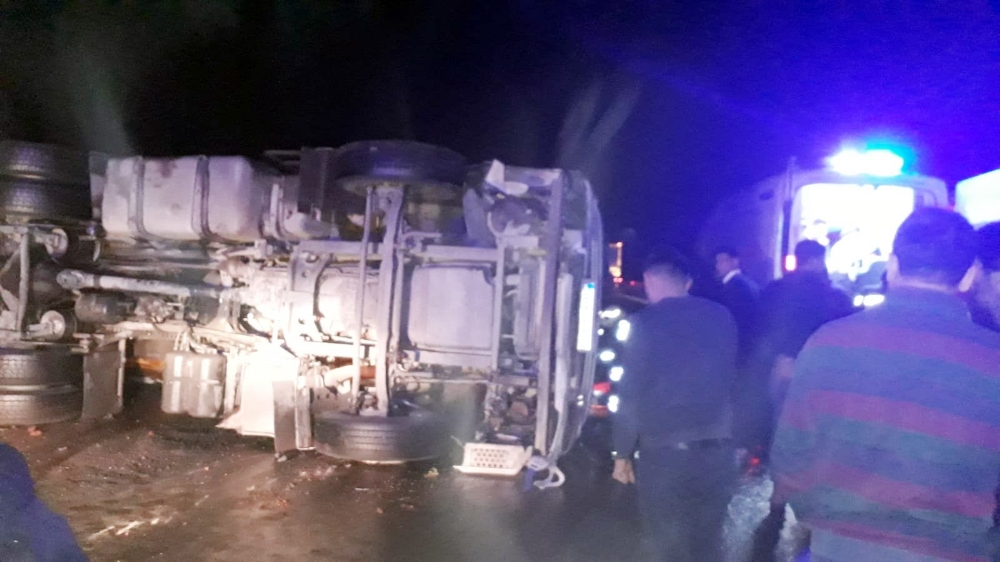 Nurdağında 5 Dakika Arayla 2 Tır Devrildi: 2 Yaralı