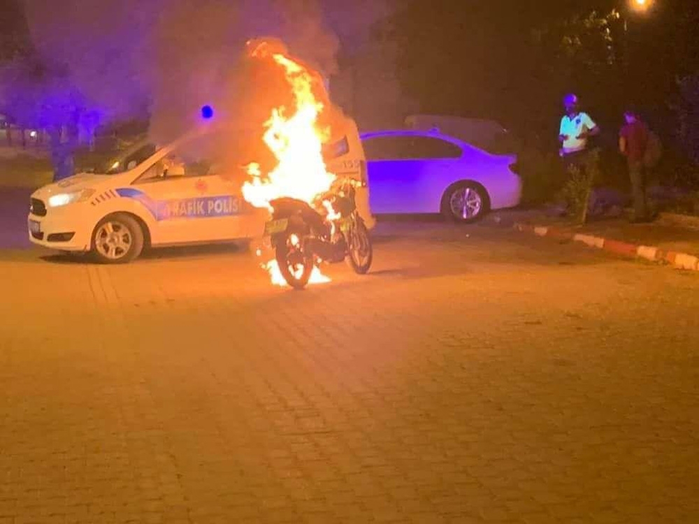 Öfkesini motorundan çıkardı
