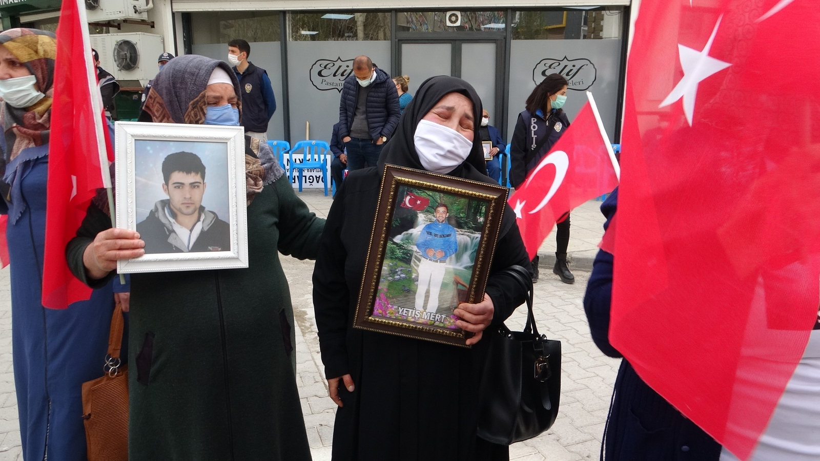 Oğlu dağa kaçırılan annenin feryadı yürekleri burktu