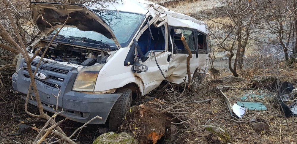 Öğrenci Servisi Şarampole Yuvarlandı: 2 Ölü, 11 Yaralı