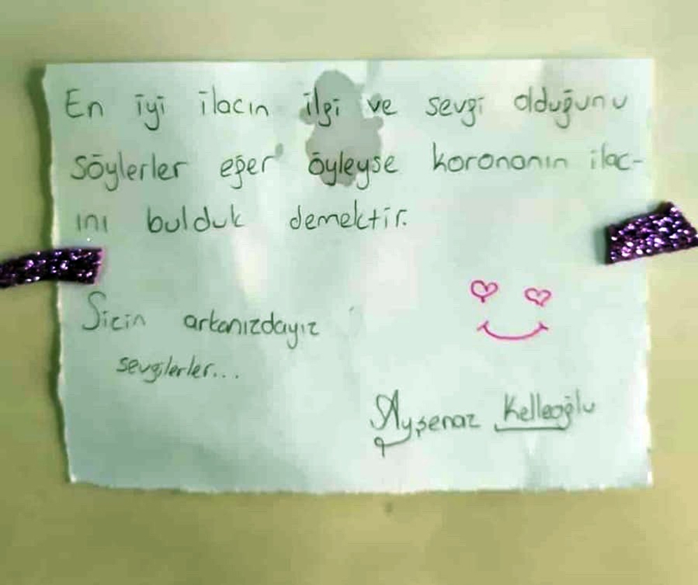 Öğrenciler çizdikleri resimler ve notlarla sağlık çalışanlarına moral oldu