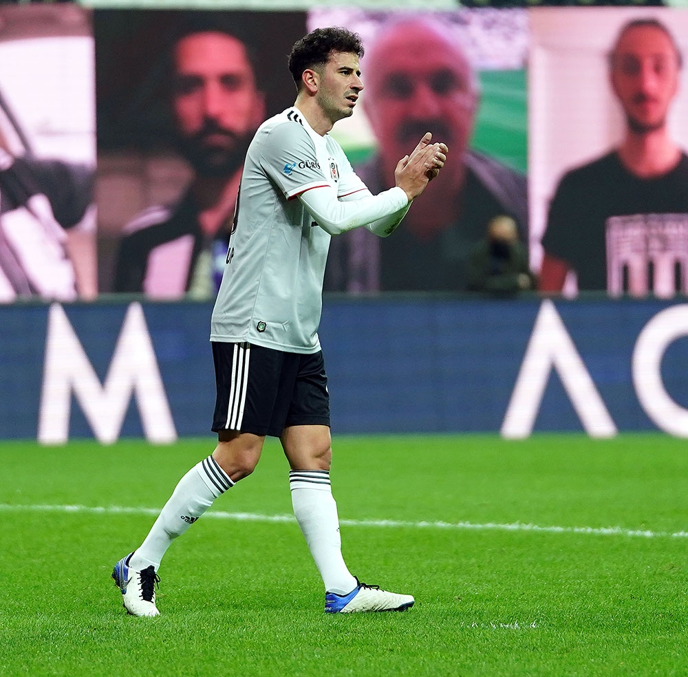 Oğuzhan Özyakup 8 maç sonra 11’de