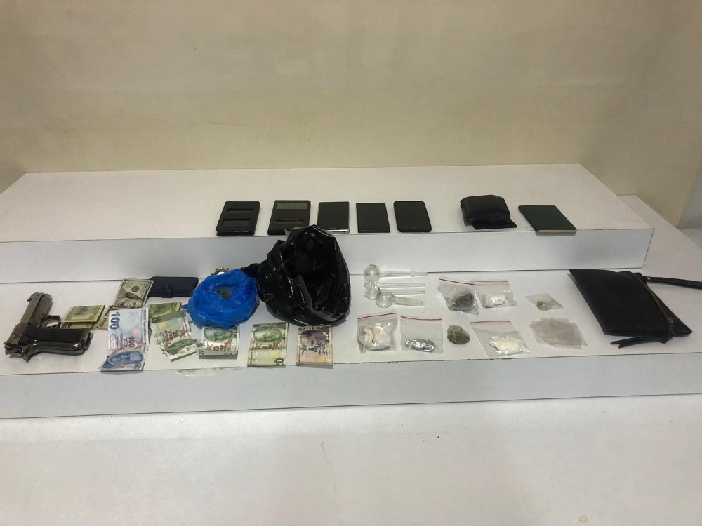 Okul Çevresindeki Zehir Tacirleri Kıskavrak Yakalandı
