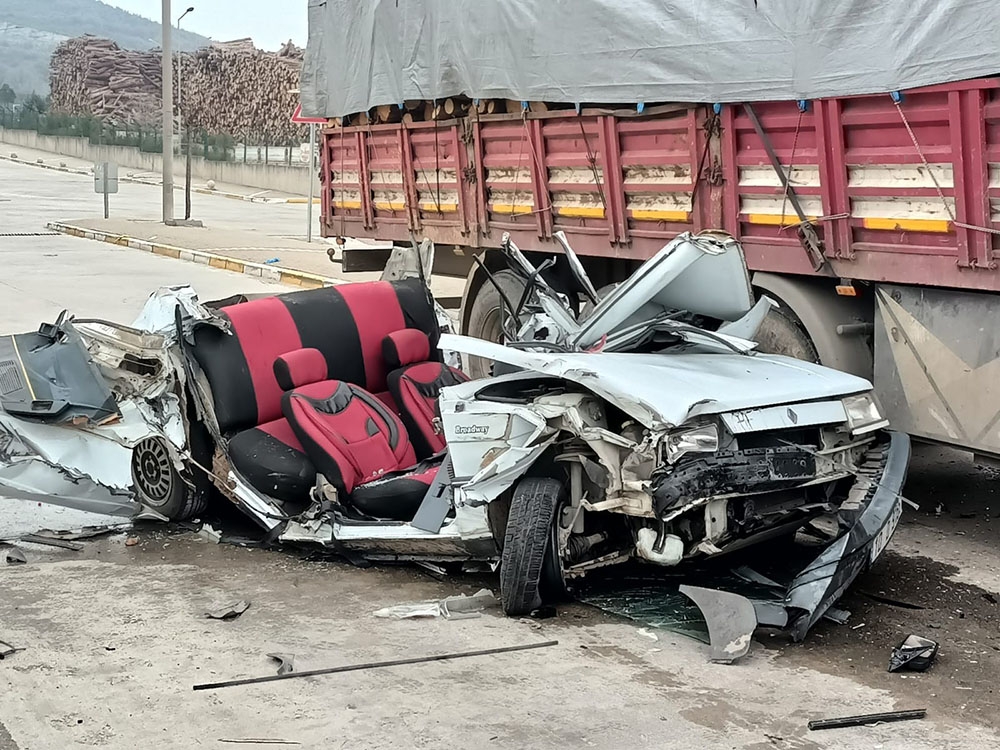 Ölümlü kaza güvenlik kamerasına yansıdı