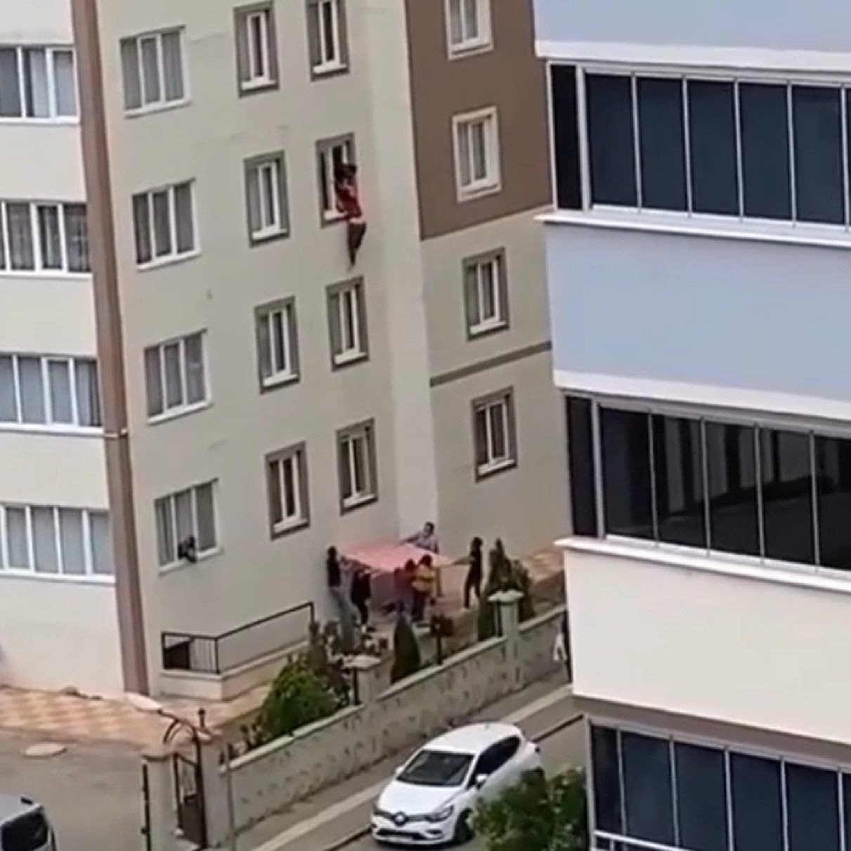 Ölümün kıyısından döndü
