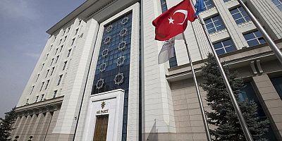 Ömer Çelik'ten AK Parti ailesine tebrik