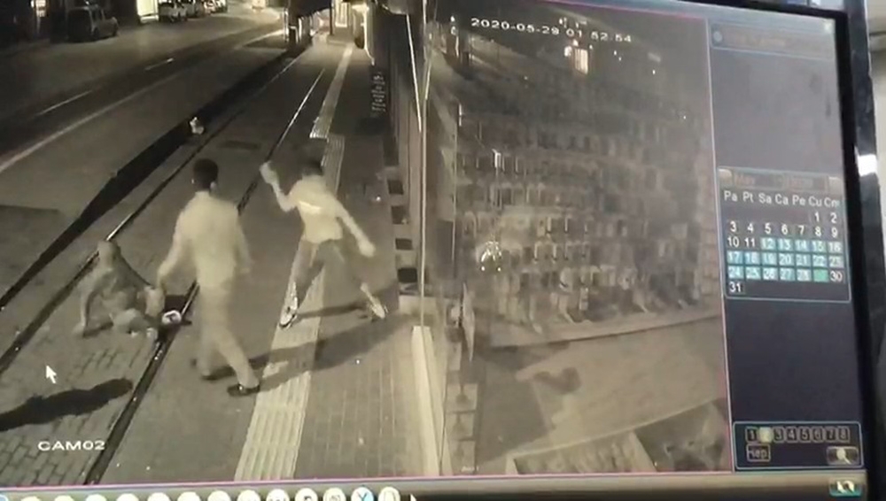 Önce camı kırıp kaçtılar sonra geri dönüp böyle soydular