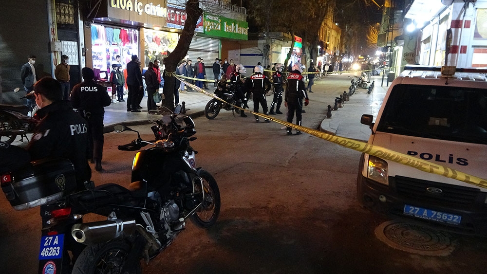 Önce kameraları boyadılar ardından tüfekle saldırdılar
