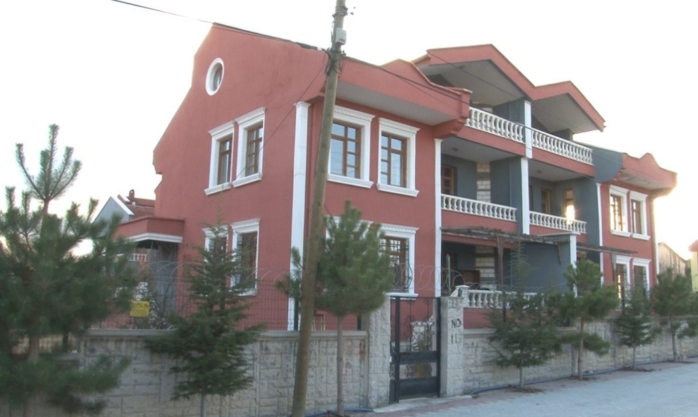 Önce Kombiyi Söktüler Sonra Bekçiye Bıçak Çekip Kaçtılar