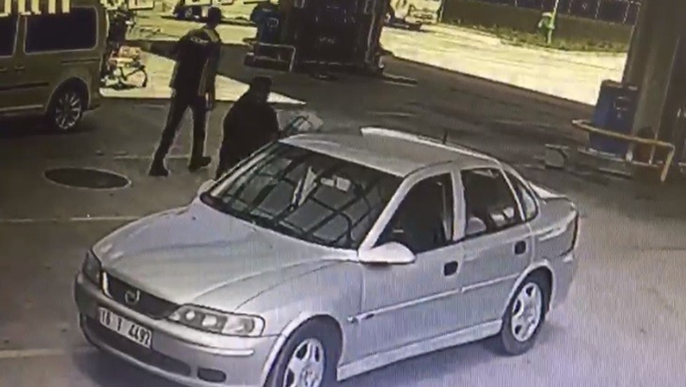 Önce öldürdü sonra otomobili alıp kaçtı: Dehşet anları kamerada