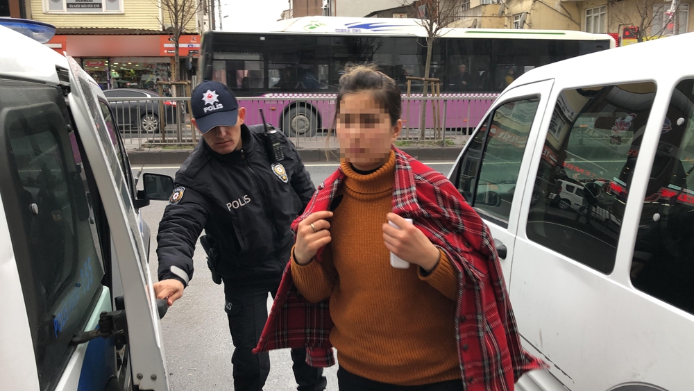 Önce sırtından bıçakladı sonra hastaneye götürdü