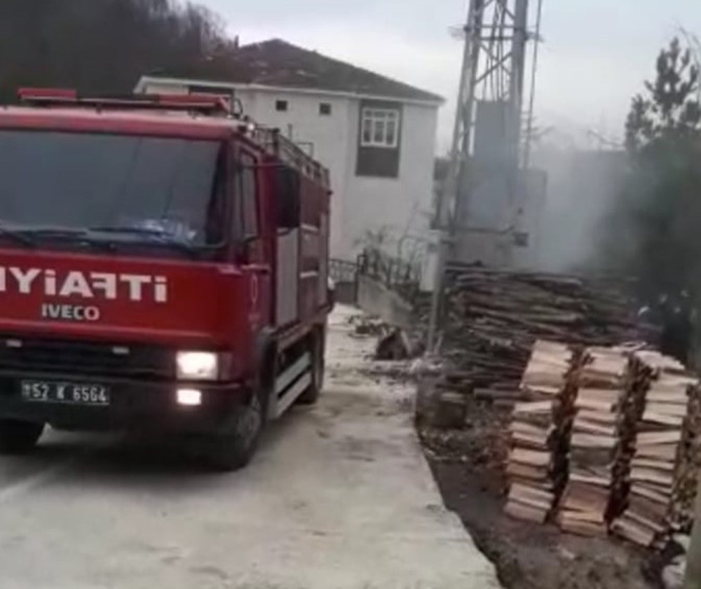 Ordu’da fırtına, trafo yangınına yol açtı
