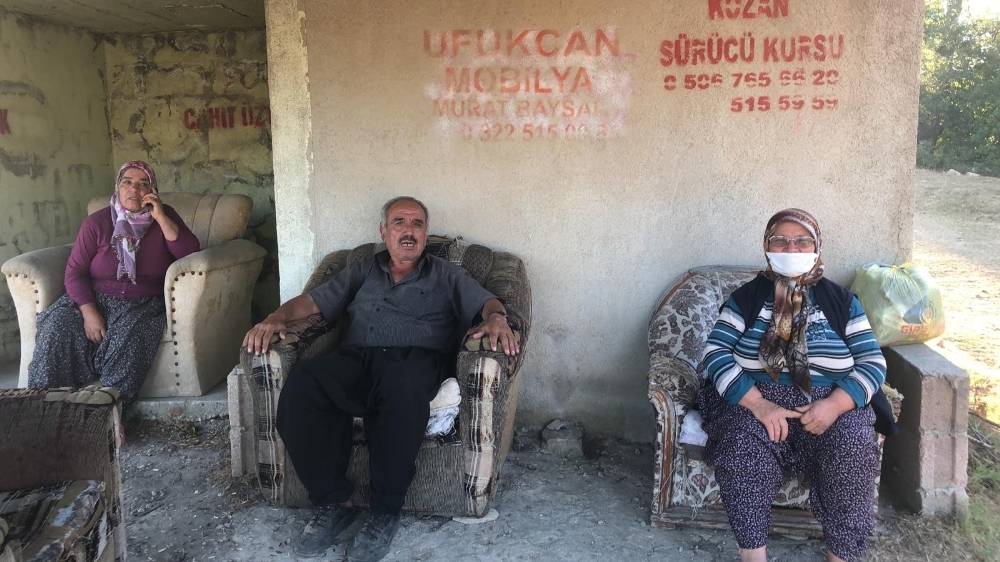 Orman yangını yüzünden evlerini boşaltan vatandaşların çaresiz bekleyişi sürüyor