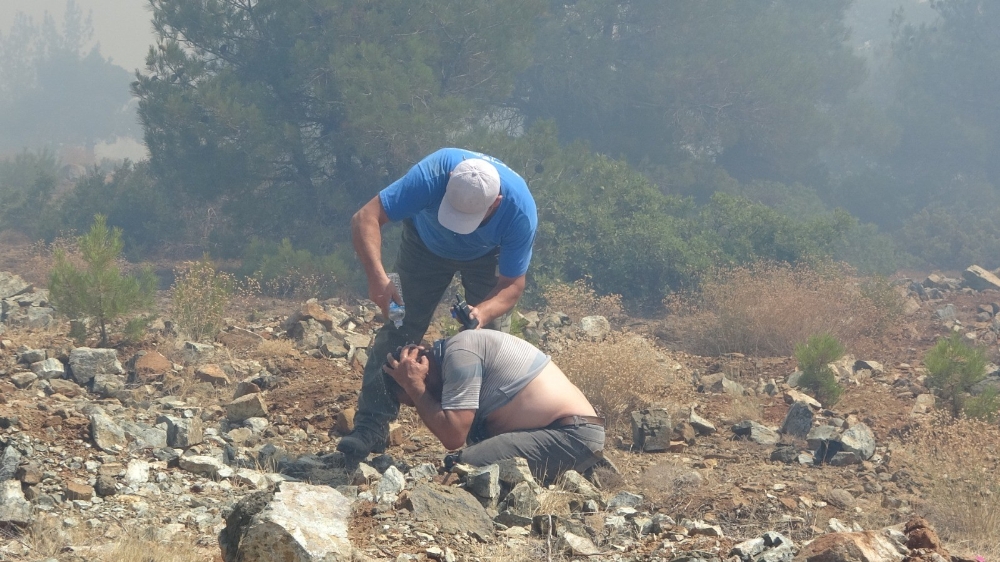 Orman yangınıyla mücadelede ekipler canla başla çalışıyor