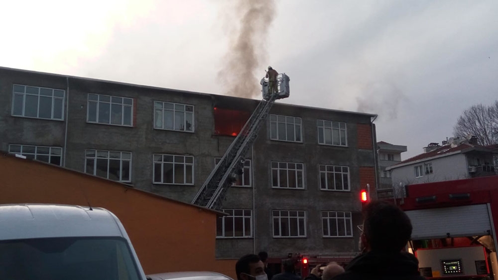 Ortaköy’de alev alev yanan daire paniğe neden oldu