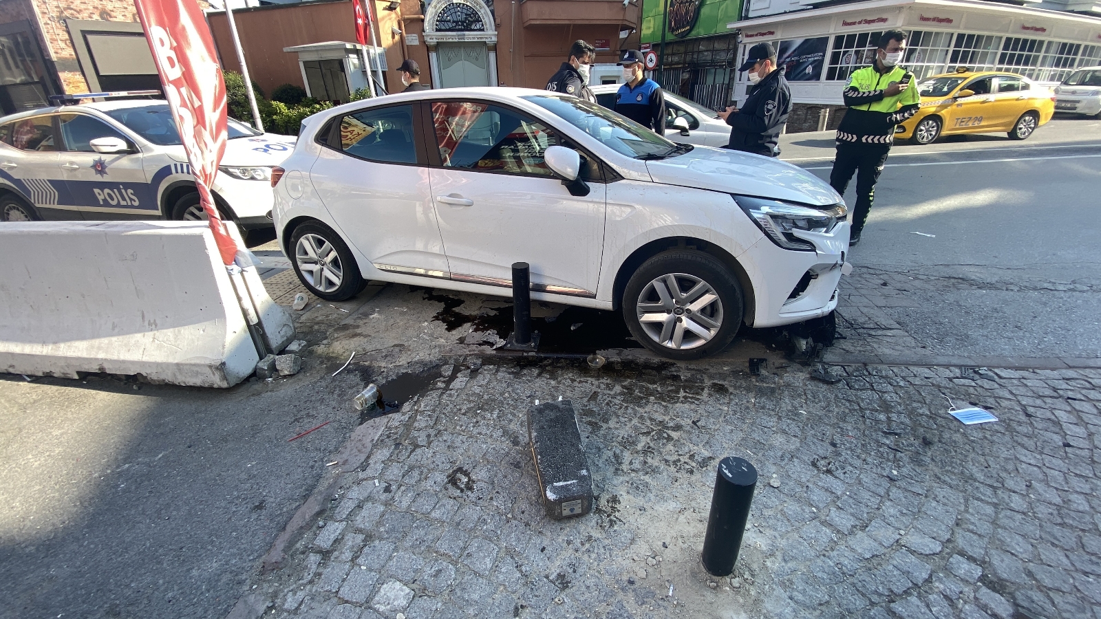 Ortaköy’de turist kadının dehşeti yaşadığı kaza kamerada