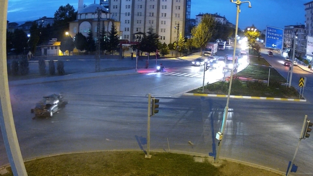 Ortalığın savaş alanına döndüğü kaza güvenlik kamerasında