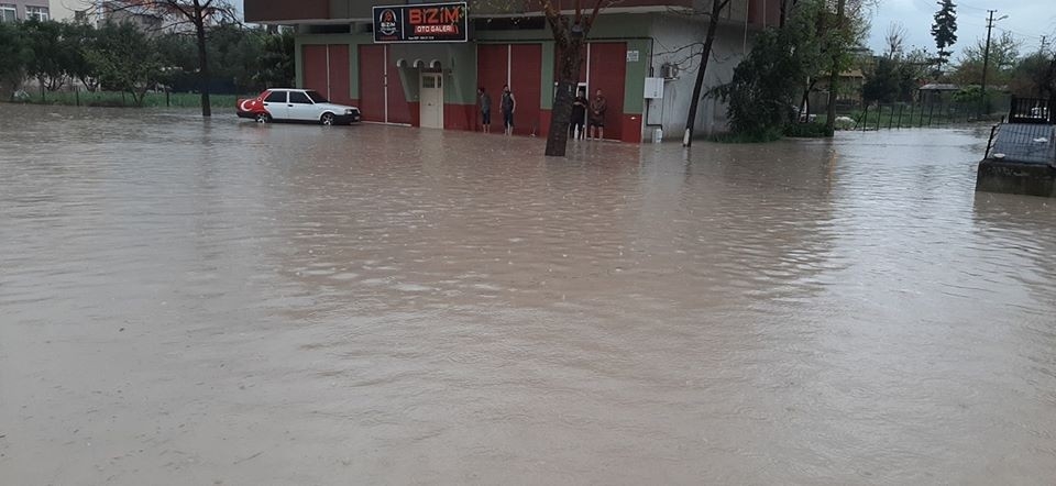 Osmaniye’de şiddetli yağmur su baskınlarına neden oldu