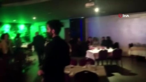 Otel restoranında eğlenceye polis baskını