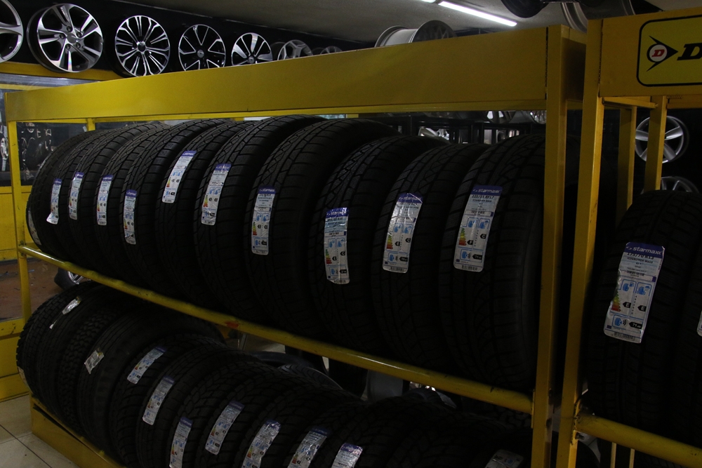 Oto Lastikçiler Nefes Almıyor, İğne Atsan Yere Düşmez