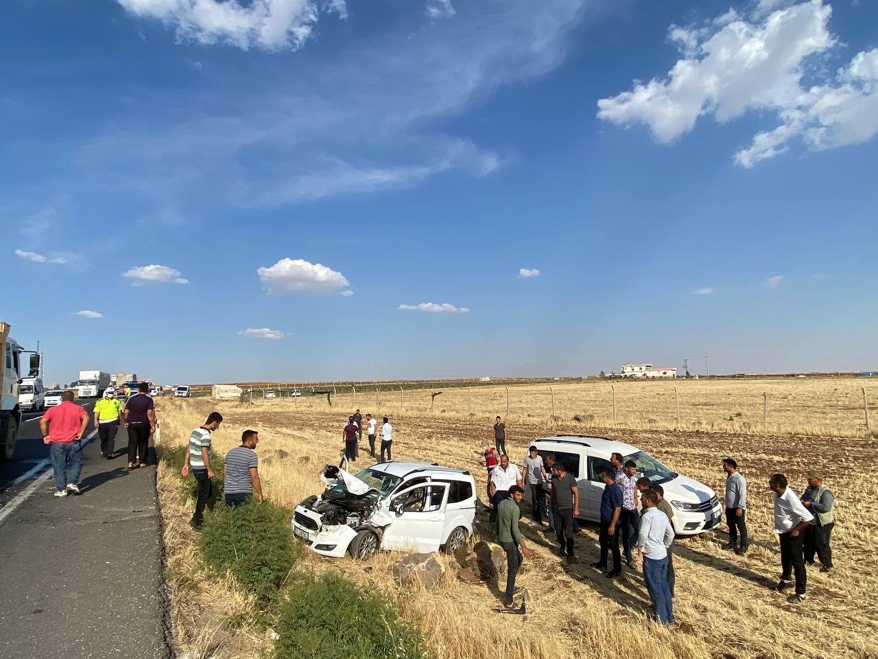 Otobüse çarpan araç şarampole uçtu: 1 yaralı