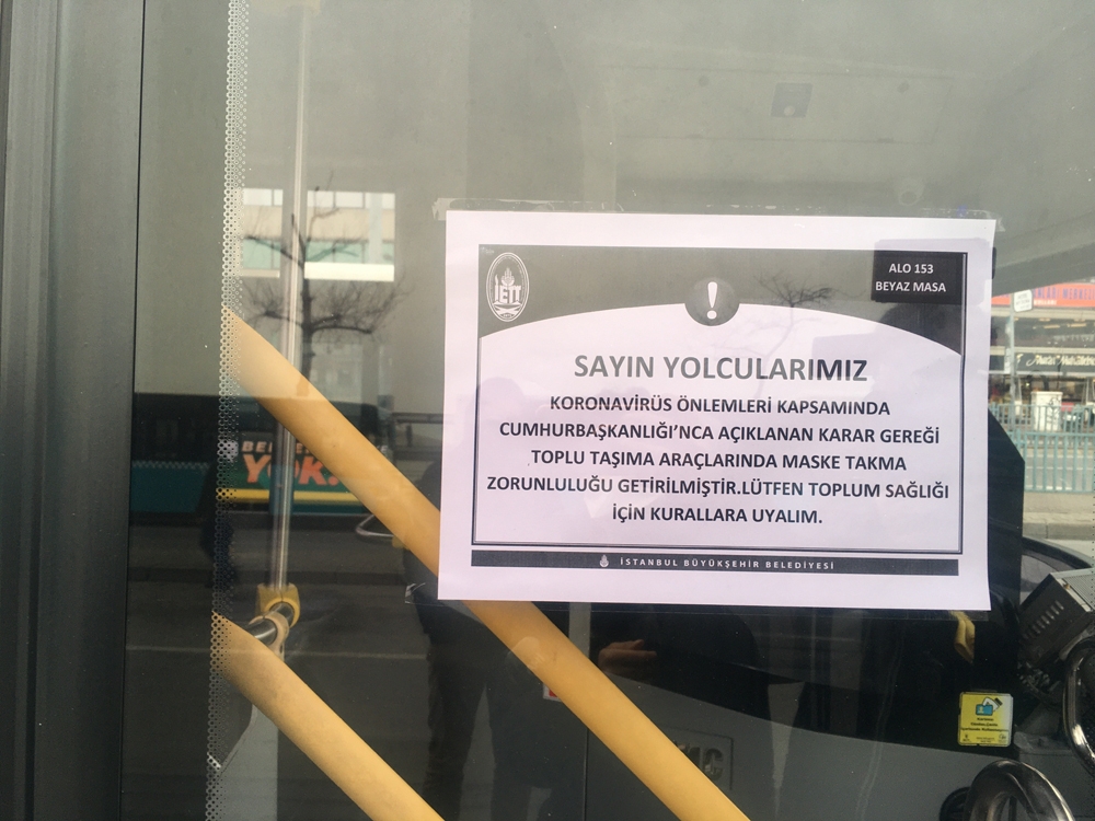 Otobüslere maskesiz binenlere maske dağıtıldı