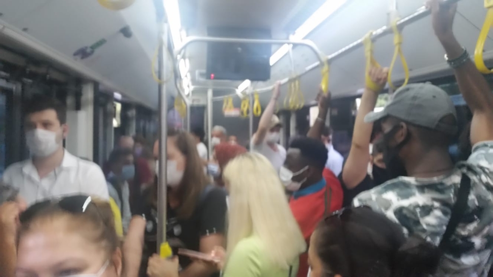 Otobüste “fazla yolcu” gerginliği: Yolcular önce şoförle sonra birbirleriyle tartıştı