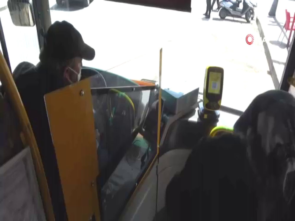 Otobüste HES kodu olmayan iki yaşlı kadın ile otobüs şoförü tartıştı