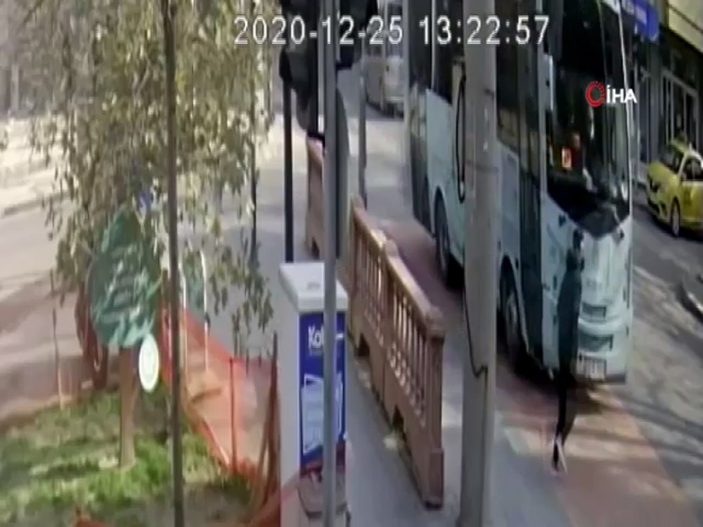 Otobüsün altında kalan genç hayatını kaybetti