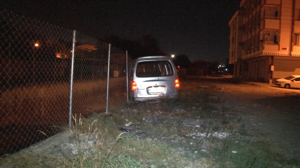 Otomobil hırsızları ve polis arasında kovalamaca