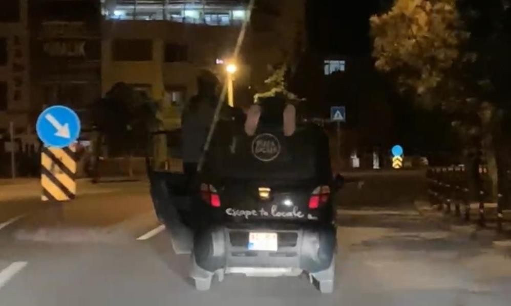Otomobil üstündeki tehlikeli yolculuğa bin 875 lira ceza