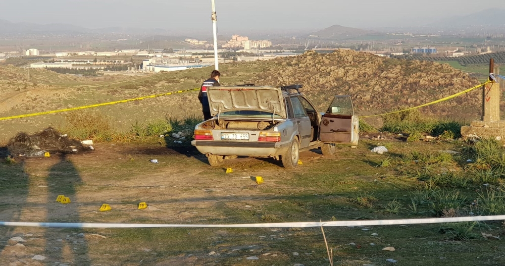 Otomobilinde sırtından vurulmuş halde bulundu