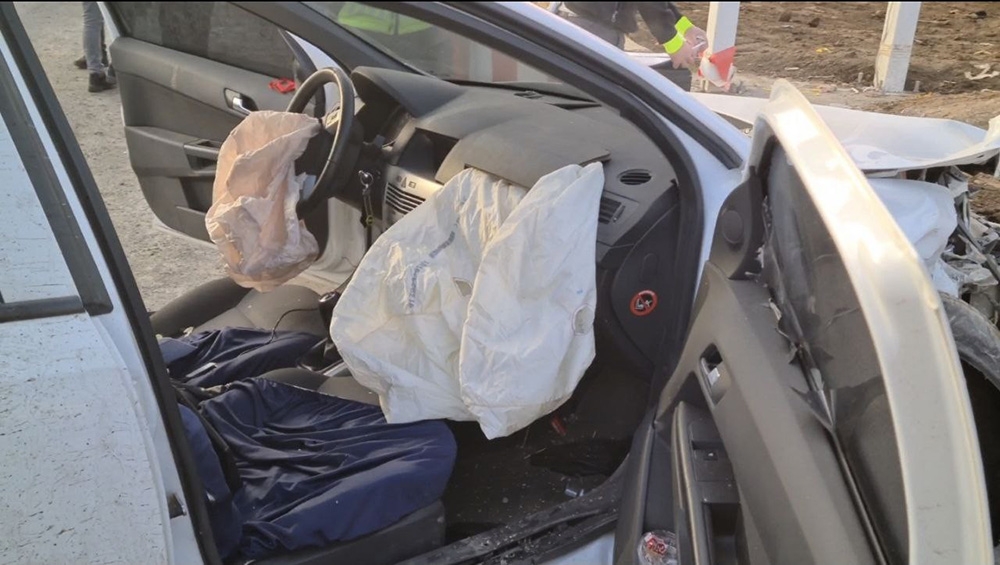 Otomobille kamyonet çarpıştı: 5 yaralı