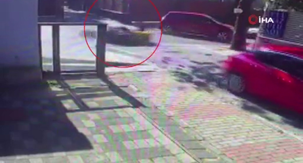 Otomobille Motosiklet Böyle Çarpıştı