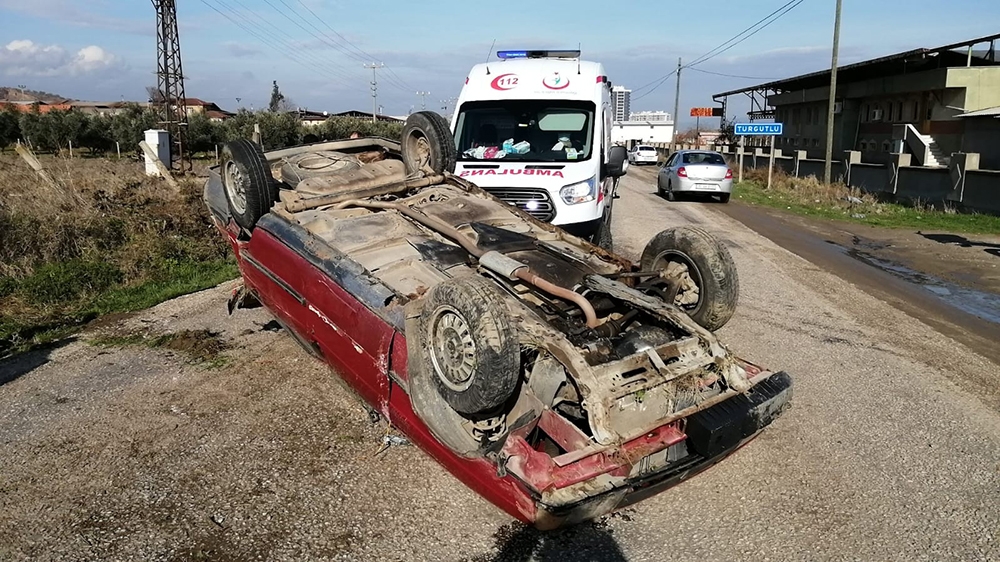 Otomobille takla attı, kazadan yara almadan kurtuldu