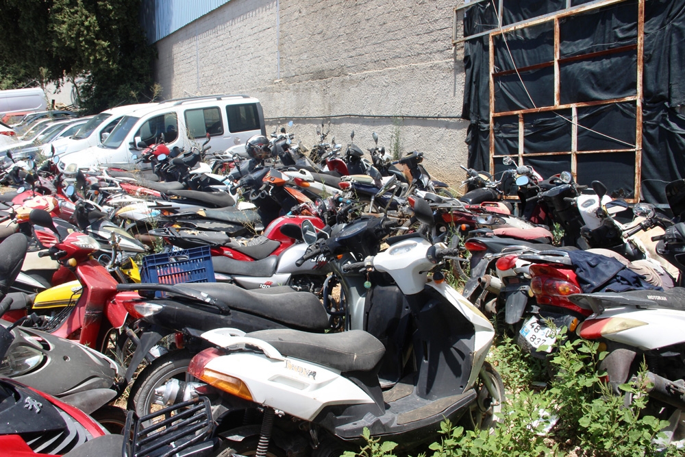 Otoparklar motosiklet mezarlığına döndü
